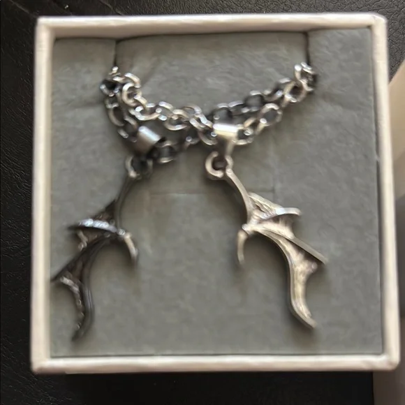 Silver Chain Necklace with Unique dragon wings Pendants dual - Picture 1 of 1